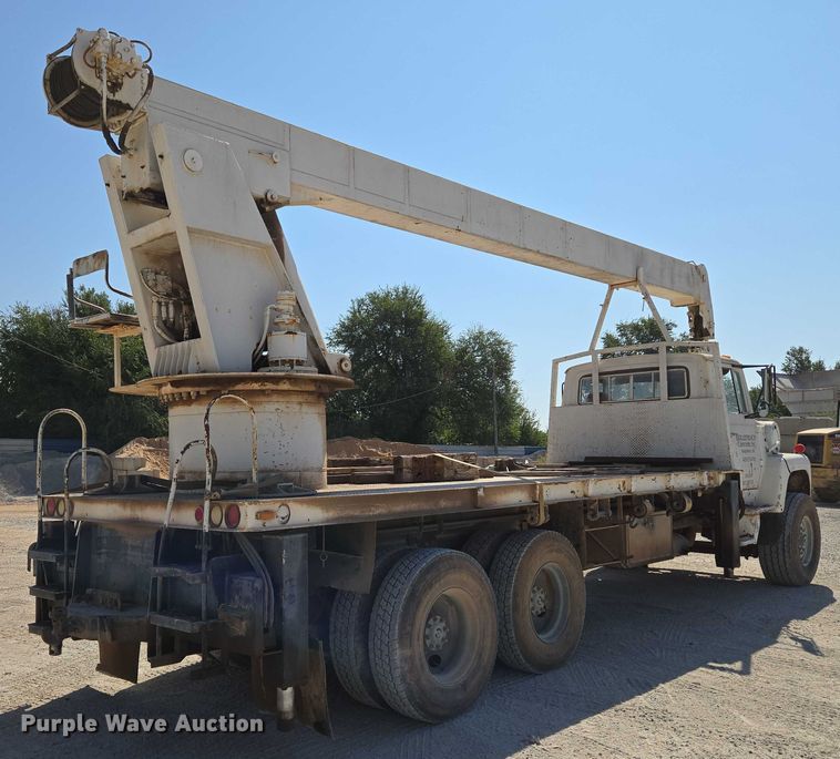 image for item EU3780 1985 Ford LNT9000 crane truck