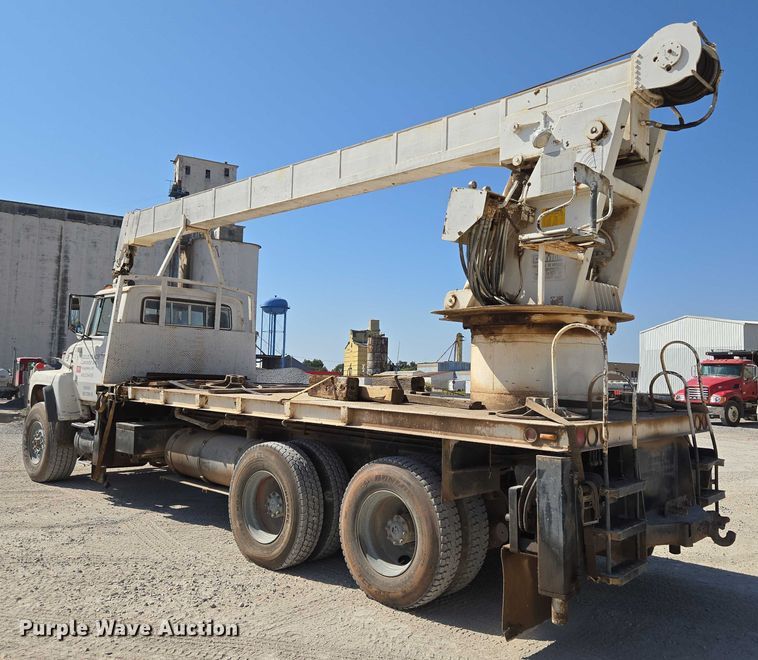 image for item EU3780 1985 Ford LNT9000 crane truck