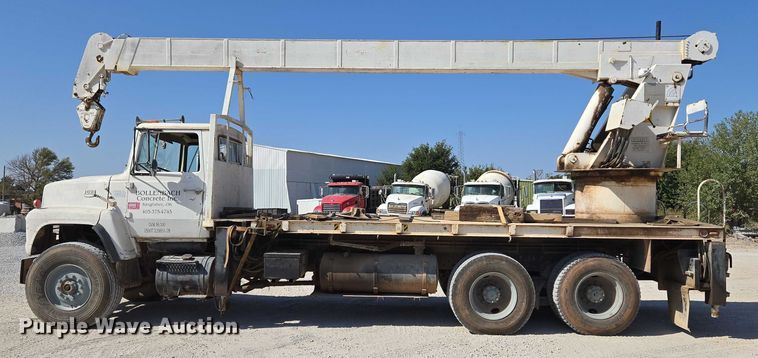 image for item EU3780 1985 Ford LNT9000 crane truck