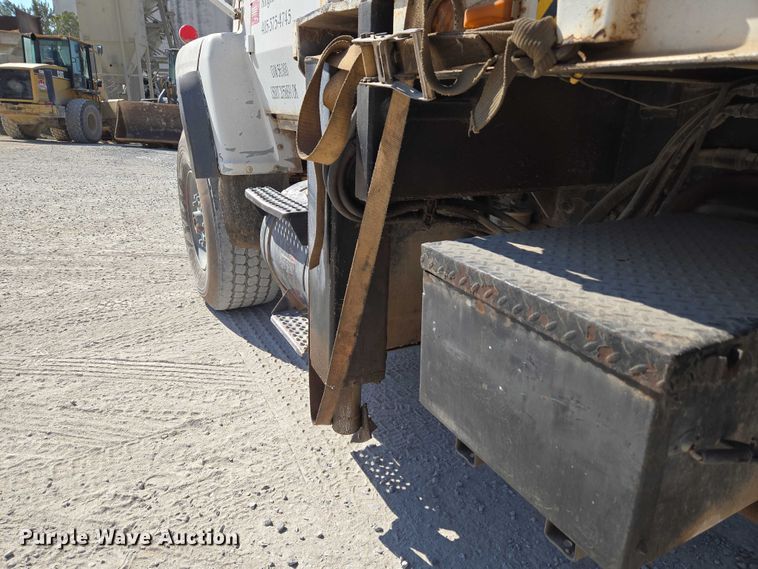 image for item EU3780 1985 Ford LNT9000 crane truck