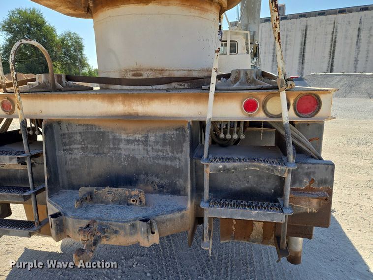 image for item EU3780 1985 Ford LNT9000 crane truck