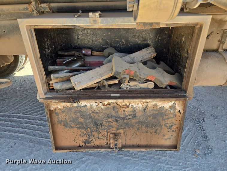 image for item EU3780 1985 Ford LNT9000 crane truck