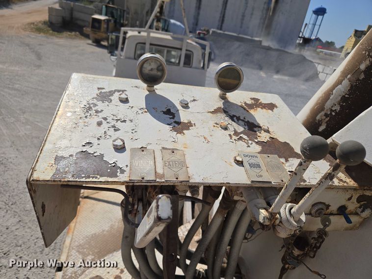 image for item EU3780 1985 Ford LNT9000 crane truck