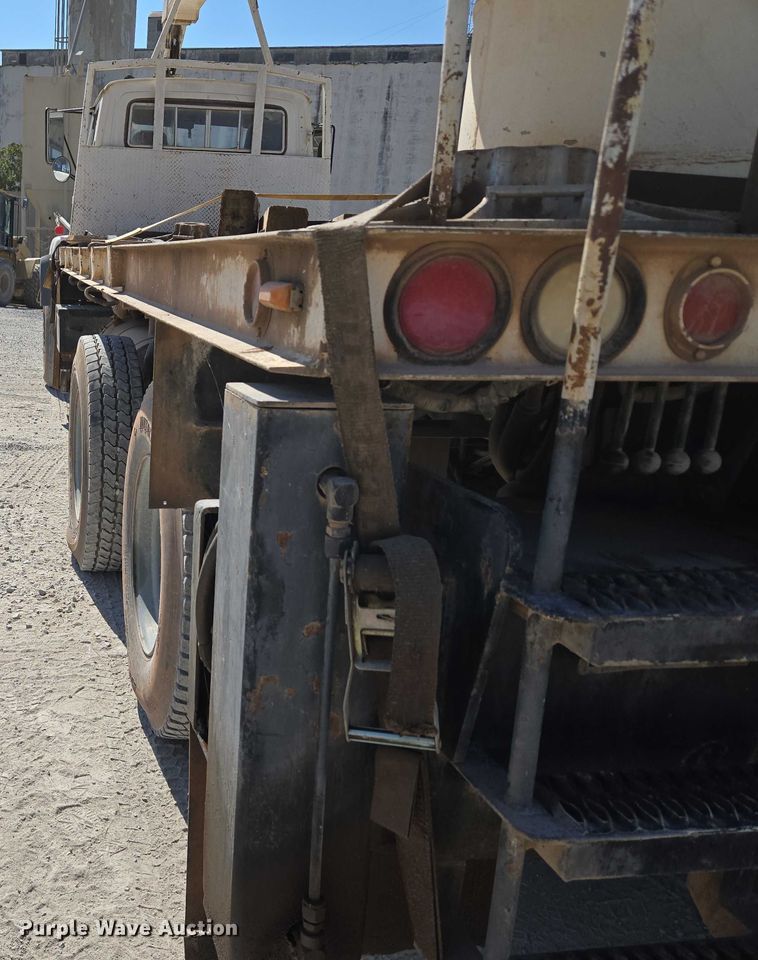 image for item EU3780 1985 Ford LNT9000 crane truck