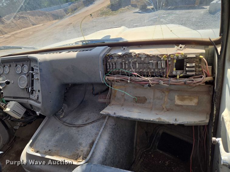 image for item EU3780 1985 Ford LNT9000 crane truck