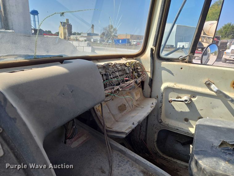 image for item EU3780 1985 Ford LNT9000 crane truck