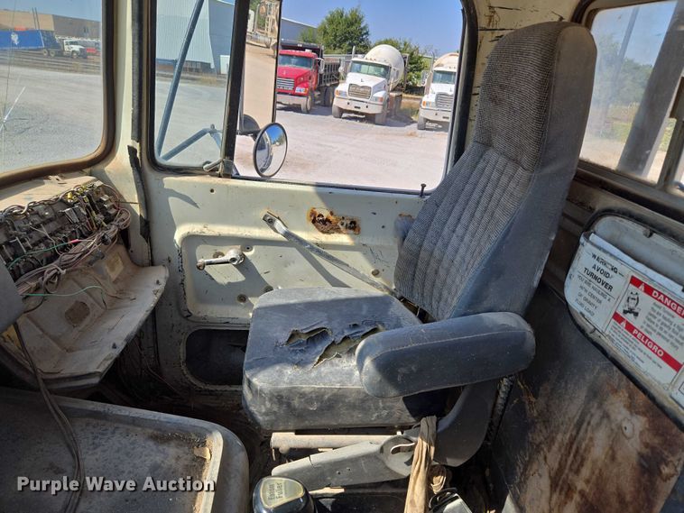 image for item EU3780 1985 Ford LNT9000 crane truck