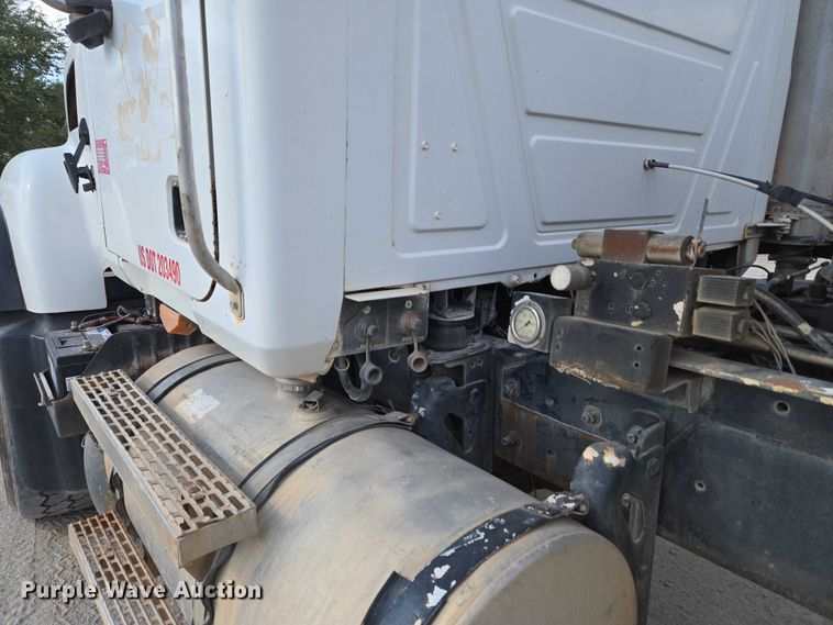 image for item EU3781 2006 Mack CV ready mix truck