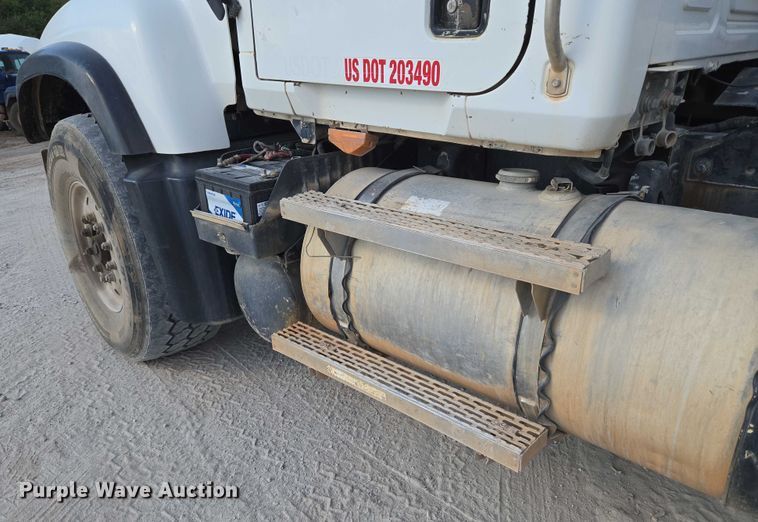 image for item EU3781 2006 Mack CV ready mix truck