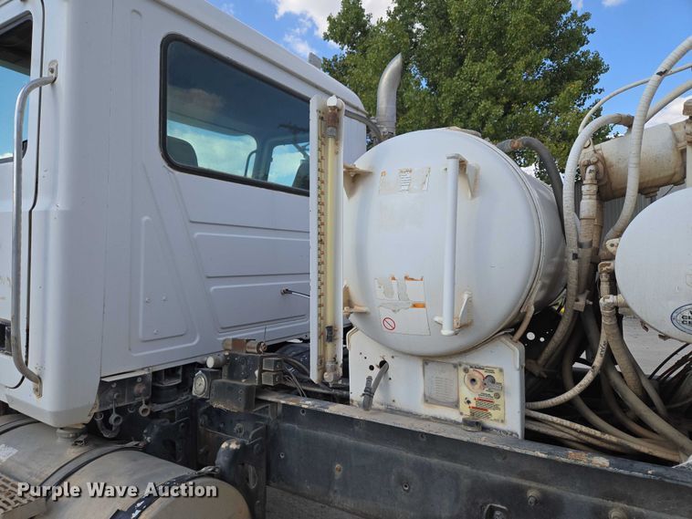 image for item EU3781 2006 Mack CV ready mix truck