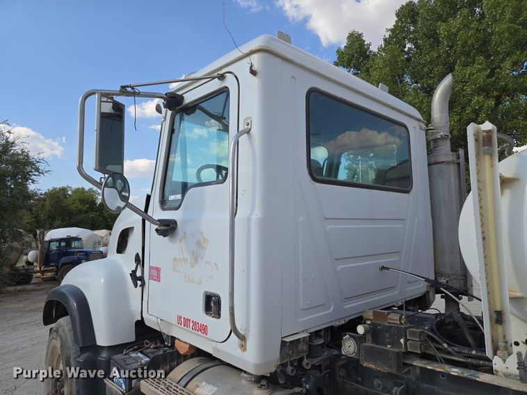 image for item EU3781 2006 Mack CV ready mix truck