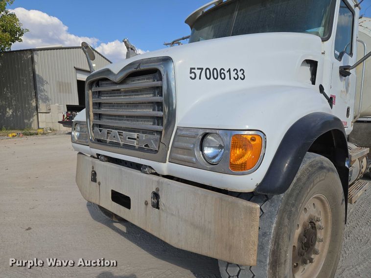 image for item EU3781 2006 Mack CV ready mix truck