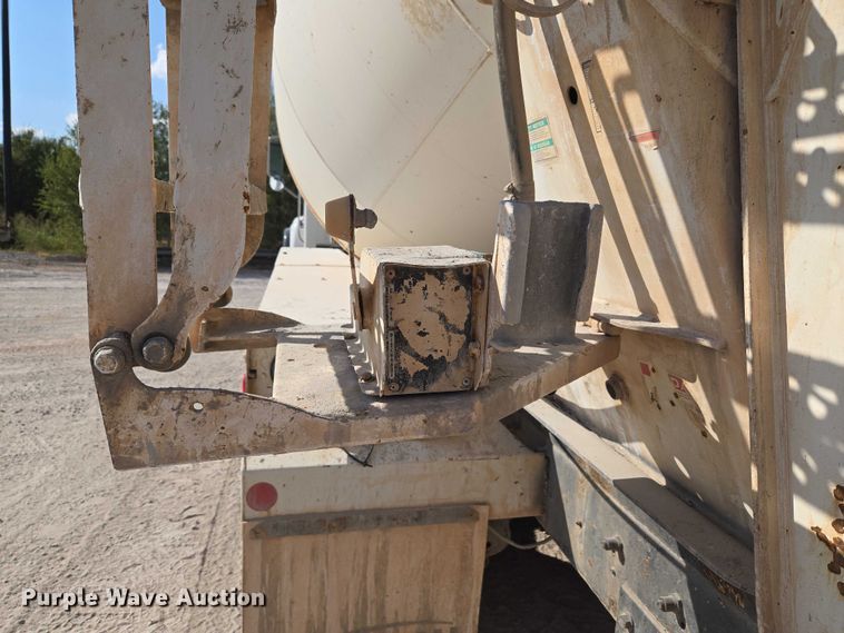 image for item EU3781 2006 Mack CV ready mix truck