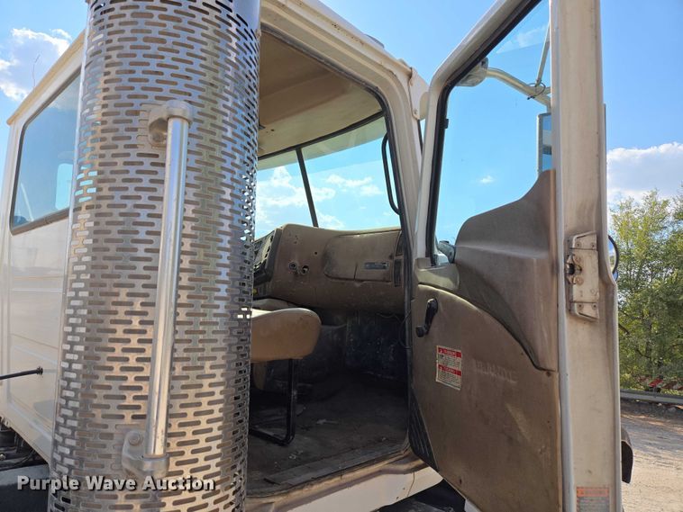 image for item EU3781 2006 Mack CV ready mix truck