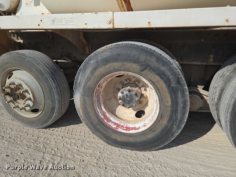 image for item EU3781 2006 Mack CV ready mix truck