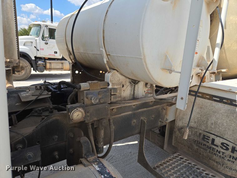 image for item EU3782 2005 Mack CV513 ready mix truck