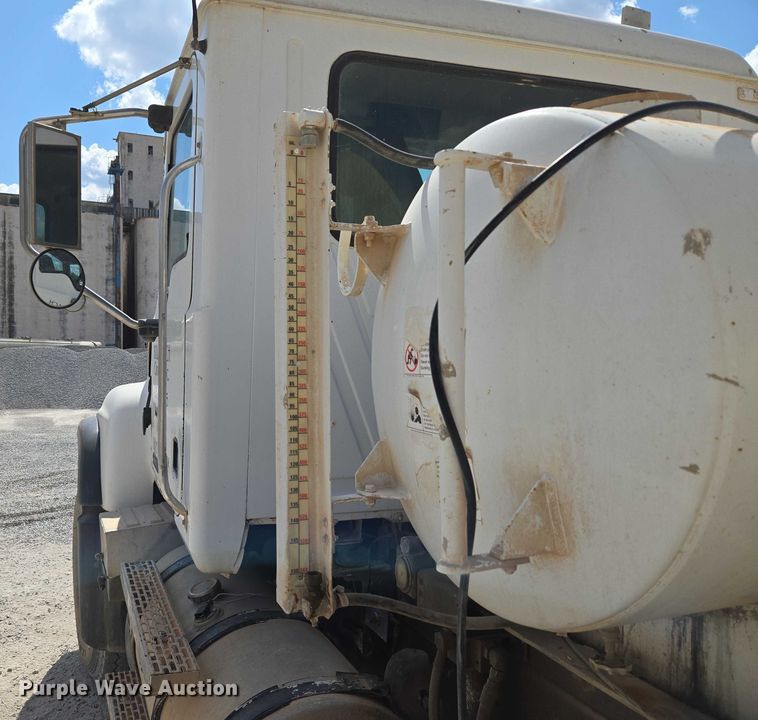 image for item EU3782 2005 Mack CV513 ready mix truck