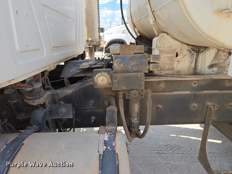 image for item EU3782 2005 Mack CV513 ready mix truck