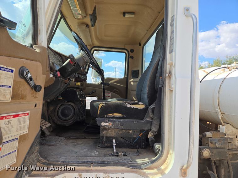 image for item EU3782 2005 Mack CV513 ready mix truck