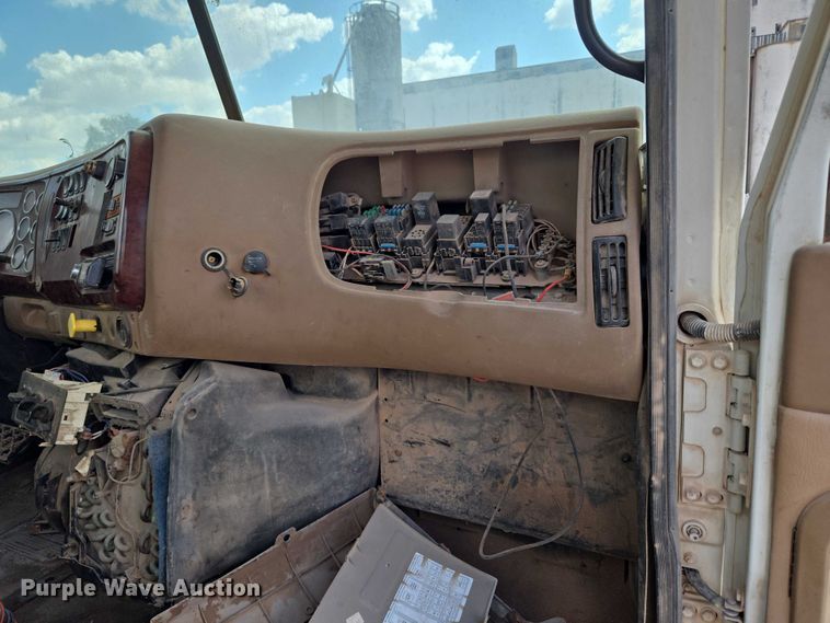 image for item EU3782 2005 Mack CV513 ready mix truck