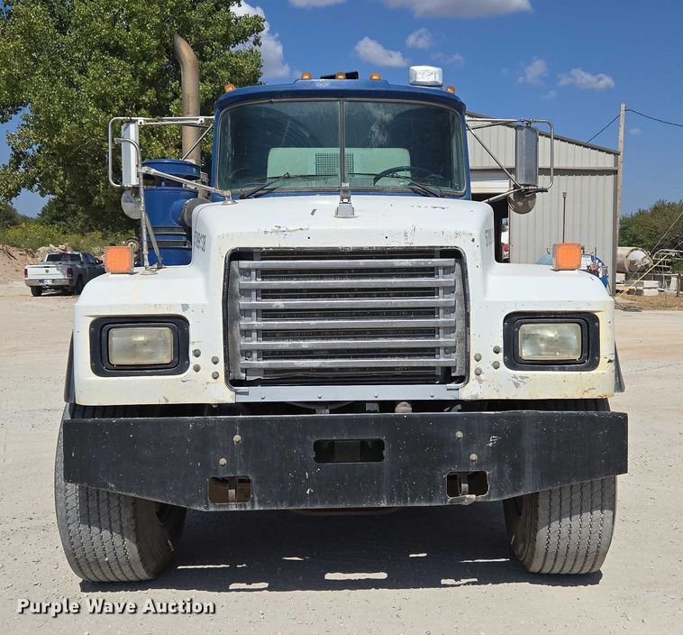 image for item EU3784 1999 Mack RD690S ready mix truck
