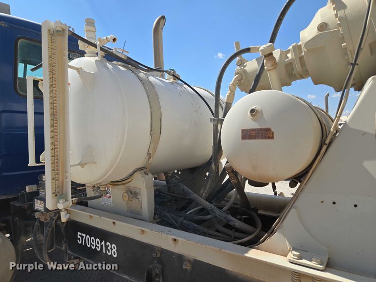 image for item EU3784 1999 Mack RD690S ready mix truck