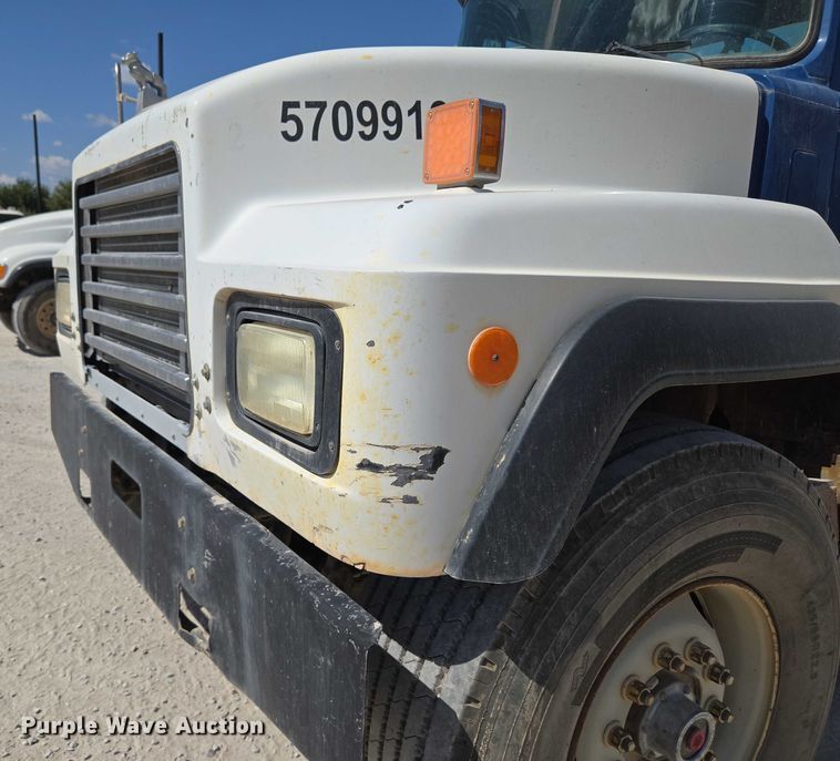 image for item EU3784 1999 Mack RD690S ready mix truck