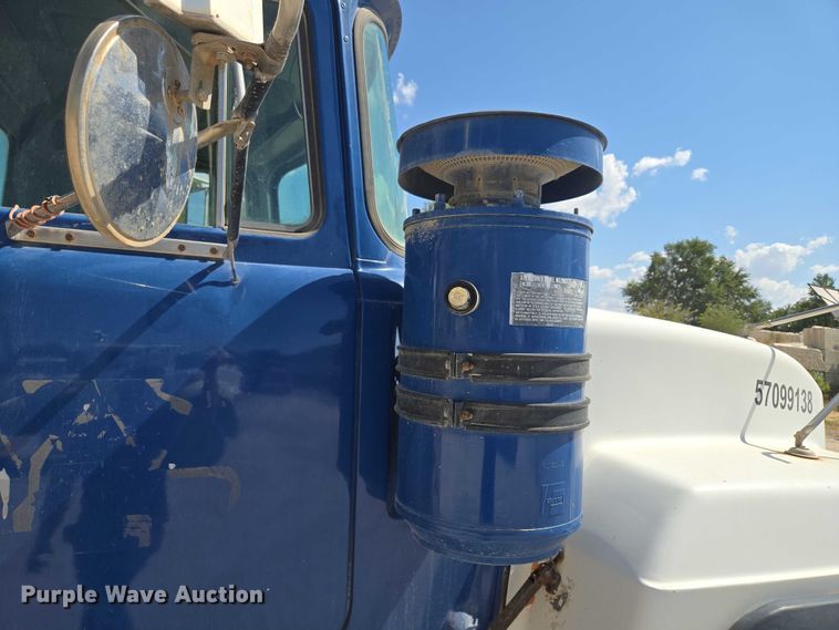 image for item EU3784 1999 Mack RD690S ready mix truck