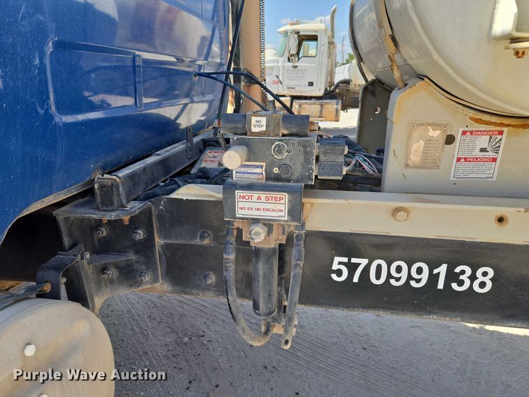 image for item EU3784 1999 Mack RD690S ready mix truck