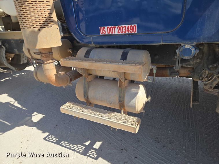 image for item EU3784 1999 Mack RD690S ready mix truck