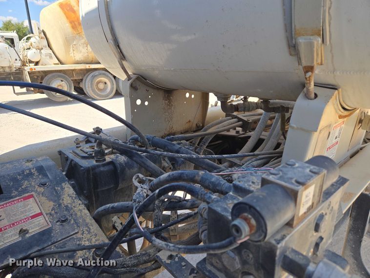 image for item EU3784 1999 Mack RD690S ready mix truck