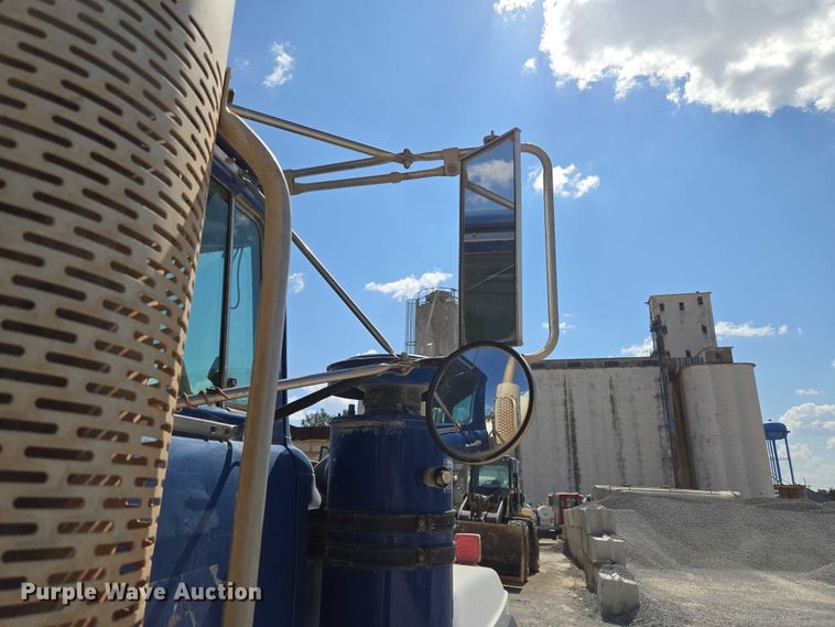 image for item EU3784 1999 Mack RD690S ready mix truck