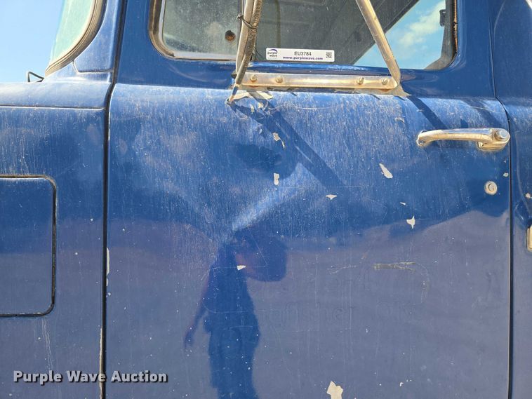 image for item EU3784 1999 Mack RD690S ready mix truck