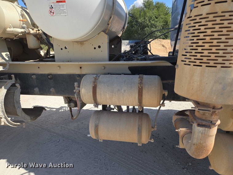 image for item EU3784 1999 Mack RD690S ready mix truck