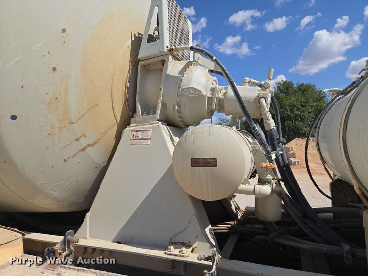 image for item EU3784 1999 Mack RD690S ready mix truck