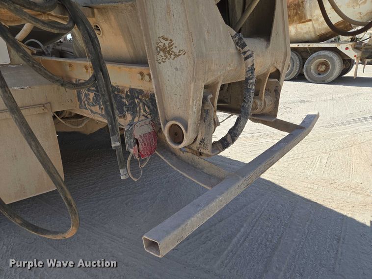 image for item EU3784 1999 Mack RD690S ready mix truck