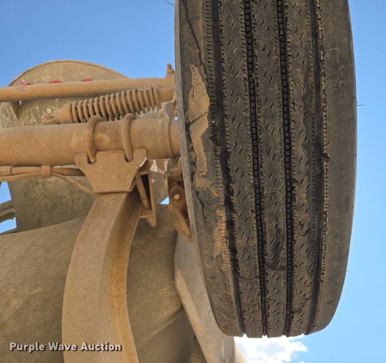 image for item EU3784 1999 Mack RD690S ready mix truck