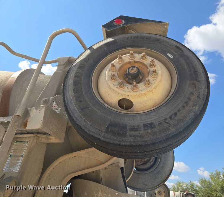 image for item EU3784 1999 Mack RD690S ready mix truck