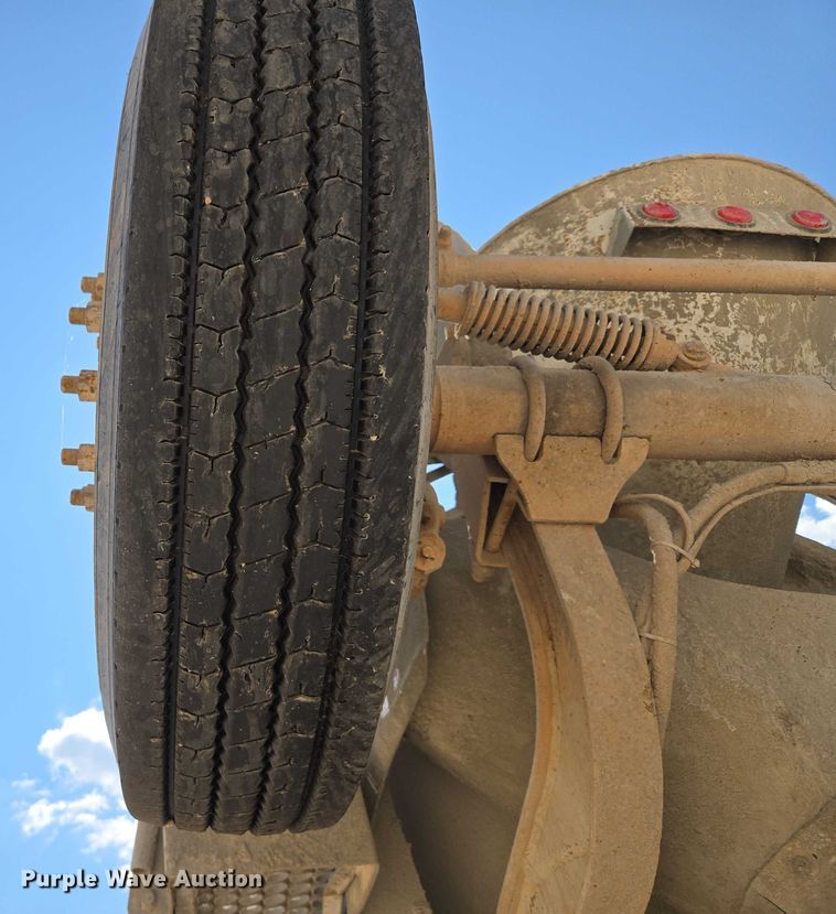 image for item EU3784 1999 Mack RD690S ready mix truck