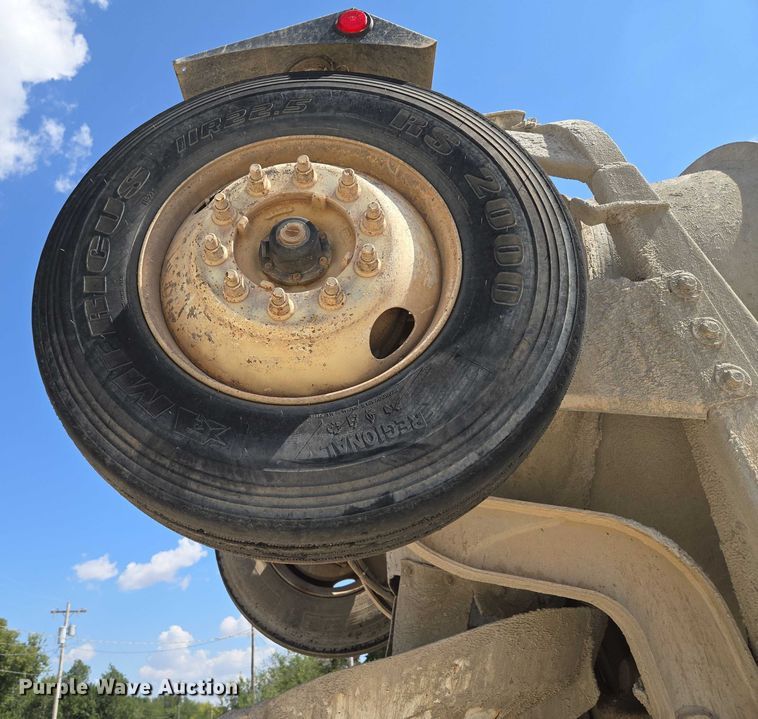 image for item EU3784 1999 Mack RD690S ready mix truck