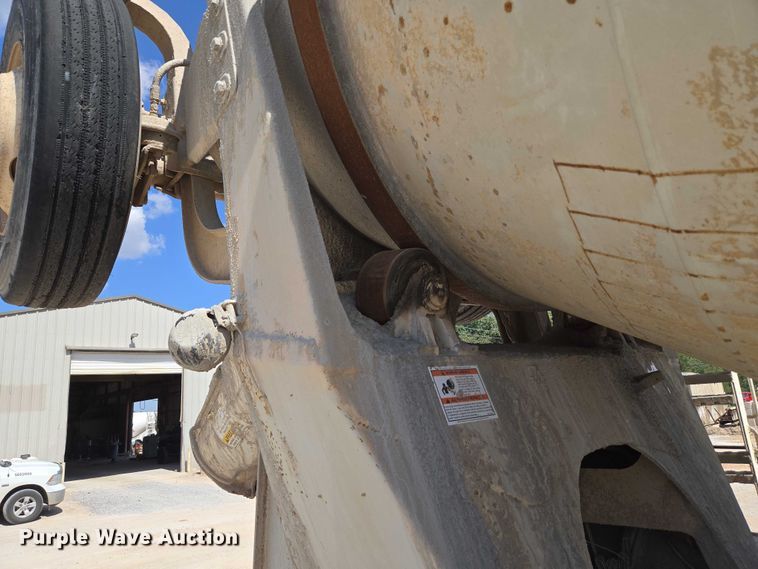 image for item EU3784 1999 Mack RD690S ready mix truck