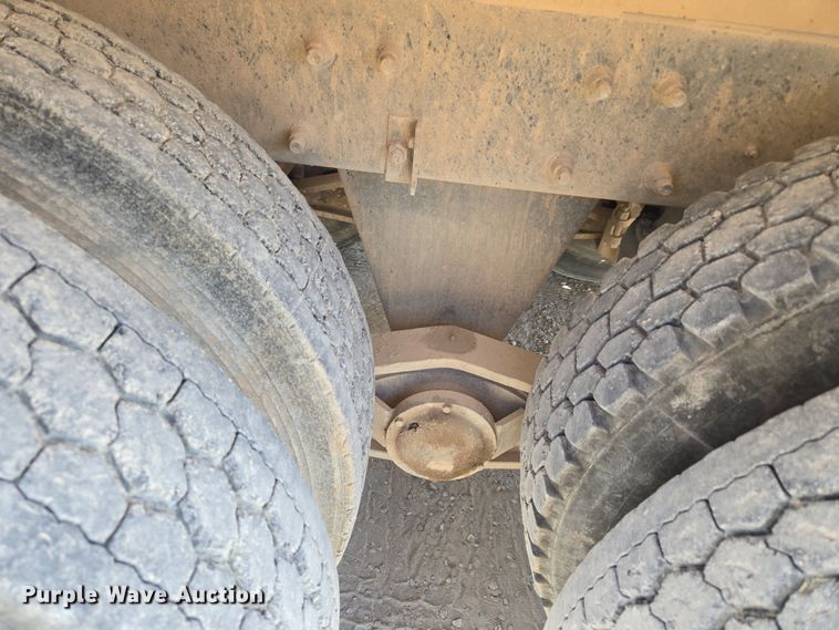 image for item EU3784 1999 Mack RD690S ready mix truck