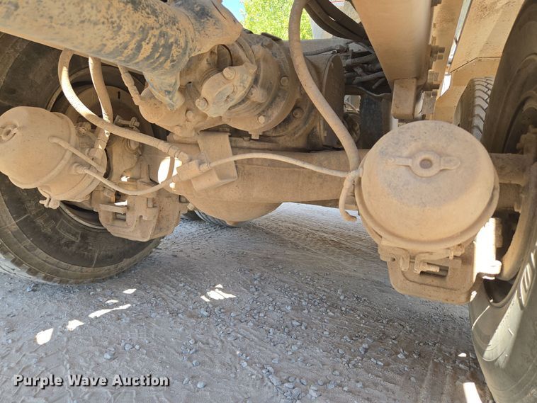 image for item EU3784 1999 Mack RD690S ready mix truck