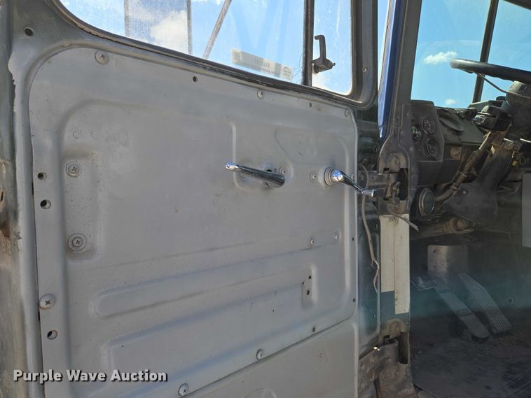 image for item EU3784 1999 Mack RD690S ready mix truck