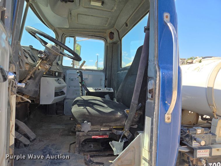 image for item EU3784 1999 Mack RD690S ready mix truck