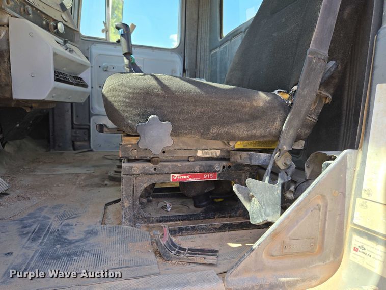 image for item EU3784 1999 Mack RD690S ready mix truck