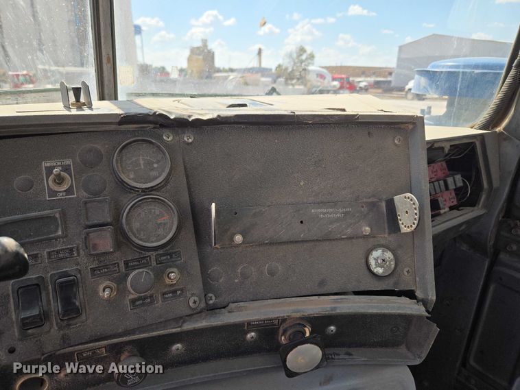 image for item EU3784 1999 Mack RD690S ready mix truck