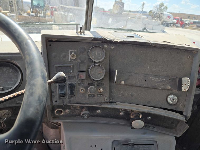 image for item EU3784 1999 Mack RD690S ready mix truck