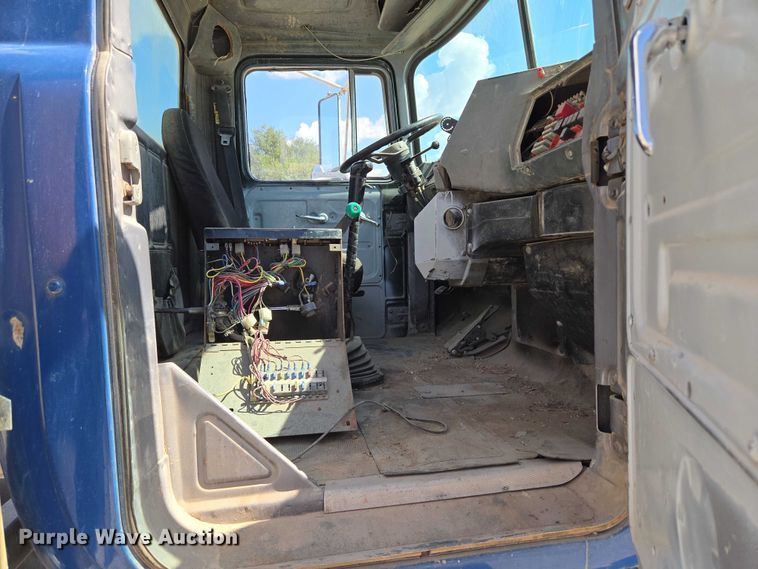 image for item EU3784 1999 Mack RD690S ready mix truck