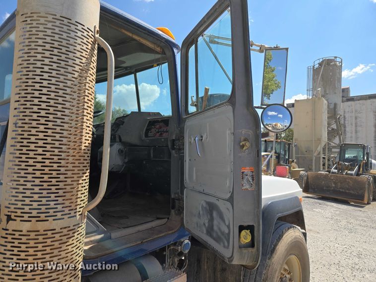 image for item EU3784 1999 Mack RD690S ready mix truck